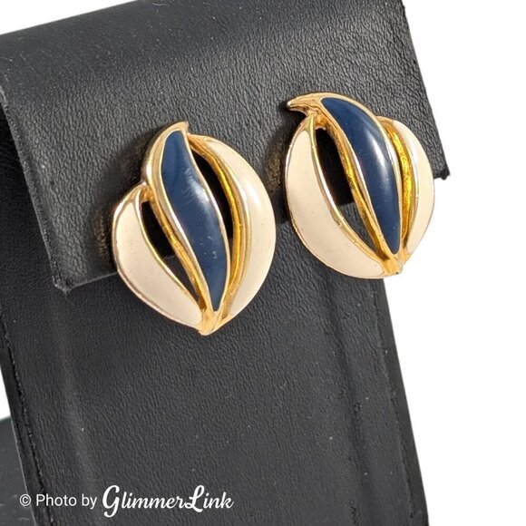 Vintage 80s Navy & Cream Enamel Feather Wave Gold Tone Stud Pierced Earrings - Picture 2 of 8